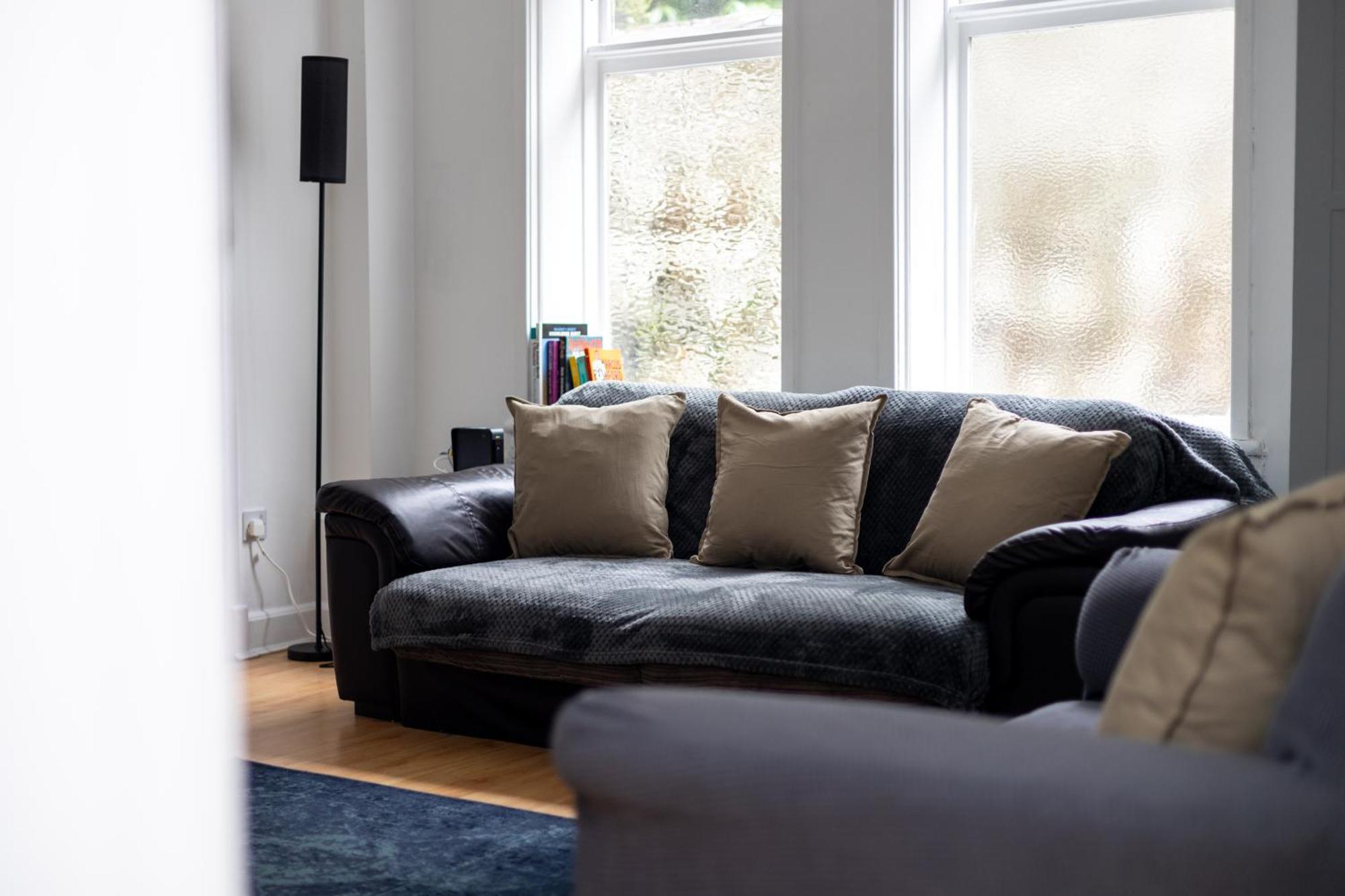 Spacious 3 Bedroom Ground Floor Apartment - 10 Mins From City Centre Leeds  Dış mekan fotoğraf