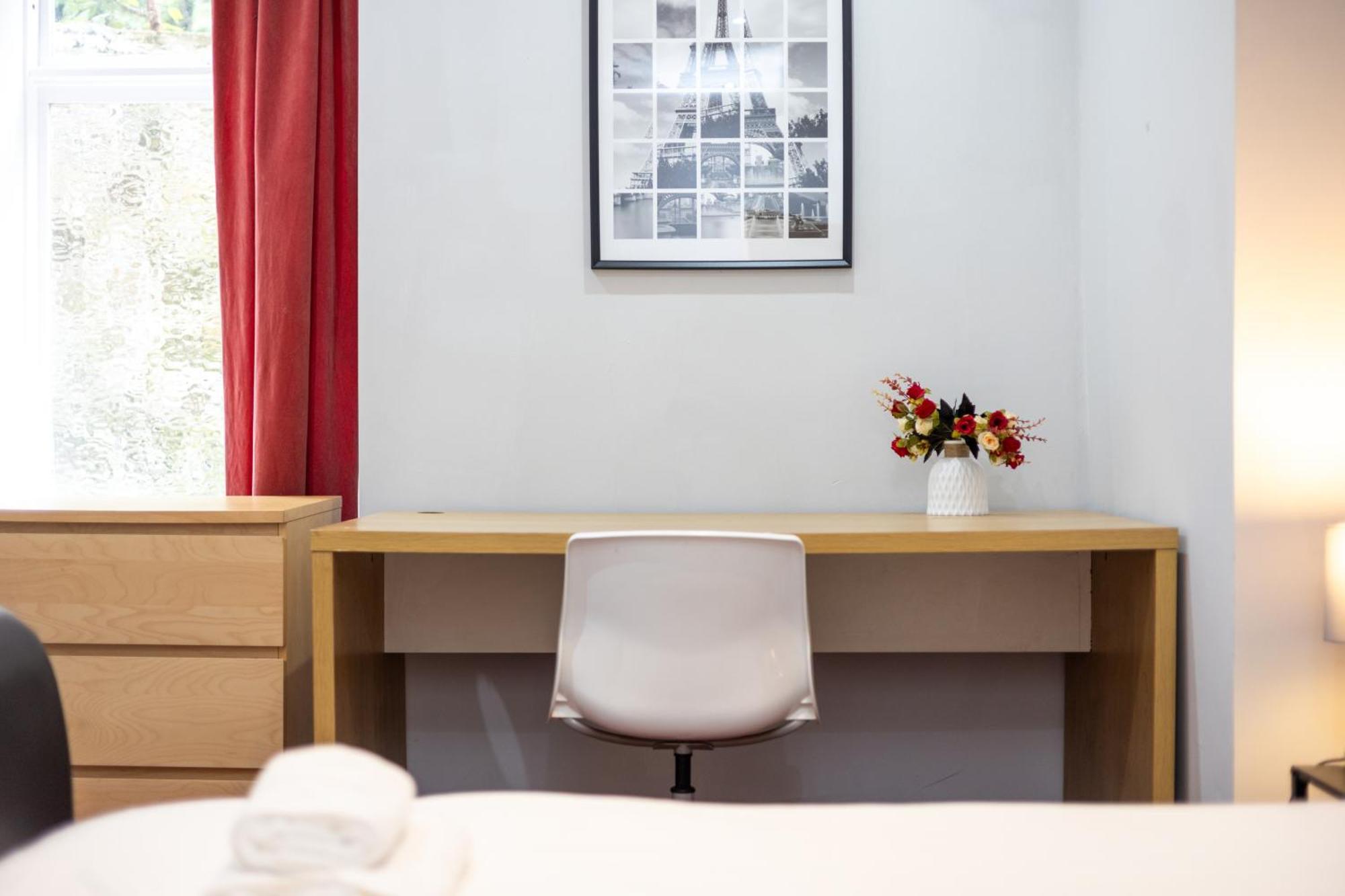 Spacious 3 Bedroom Ground Floor Apartment - 10 Mins From City Centre Leeds  Dış mekan fotoğraf
