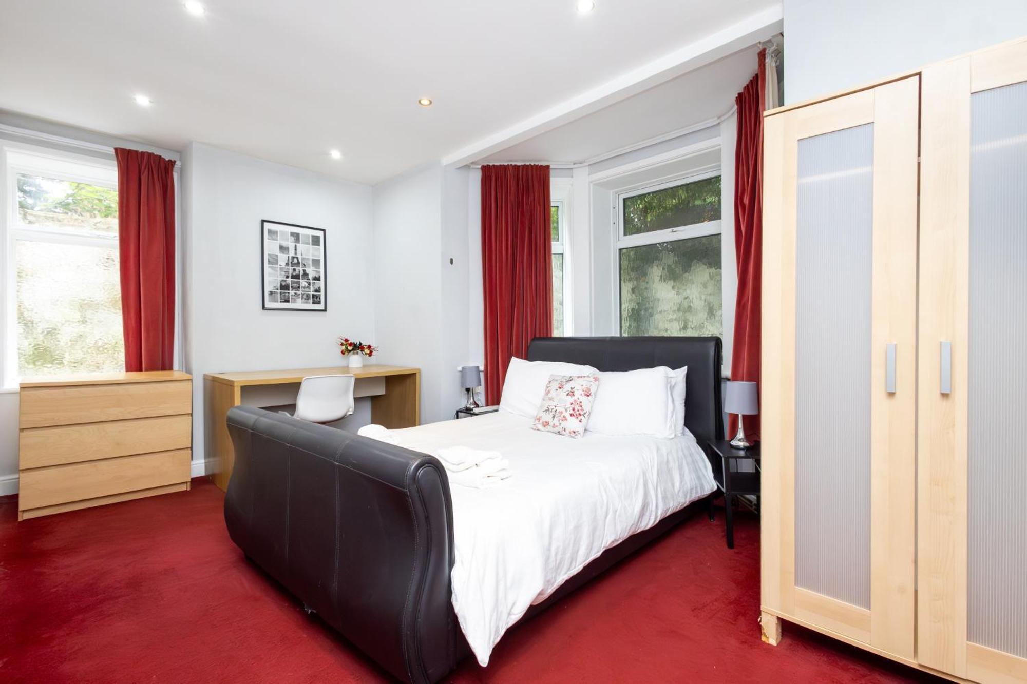 Spacious 3 Bedroom Ground Floor Apartment - 10 Mins From City Centre Leeds  Dış mekan fotoğraf