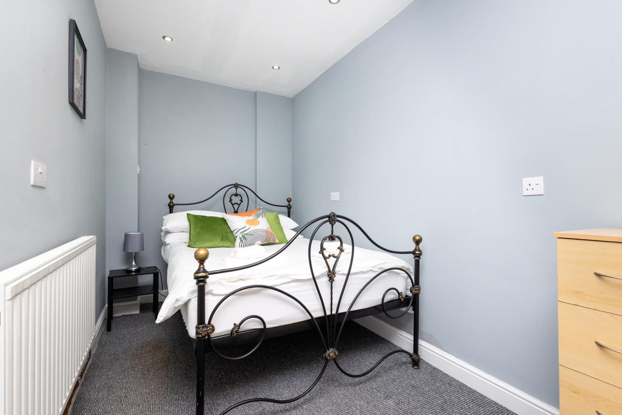 Spacious 3 Bedroom Ground Floor Apartment - 10 Mins From City Centre Leeds  Dış mekan fotoğraf